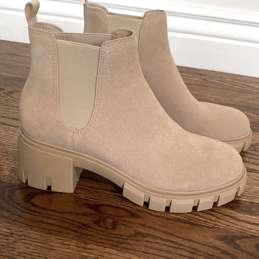 Nude Steve Madden Booties. Never worn. Howler boots